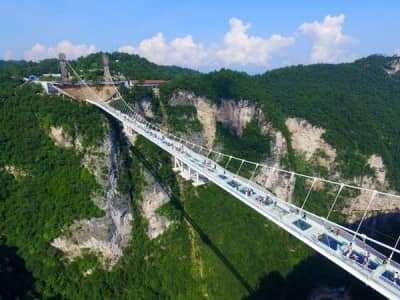 Cầu kính Trương Gia Giới và loạt công trình phải đóng cửa