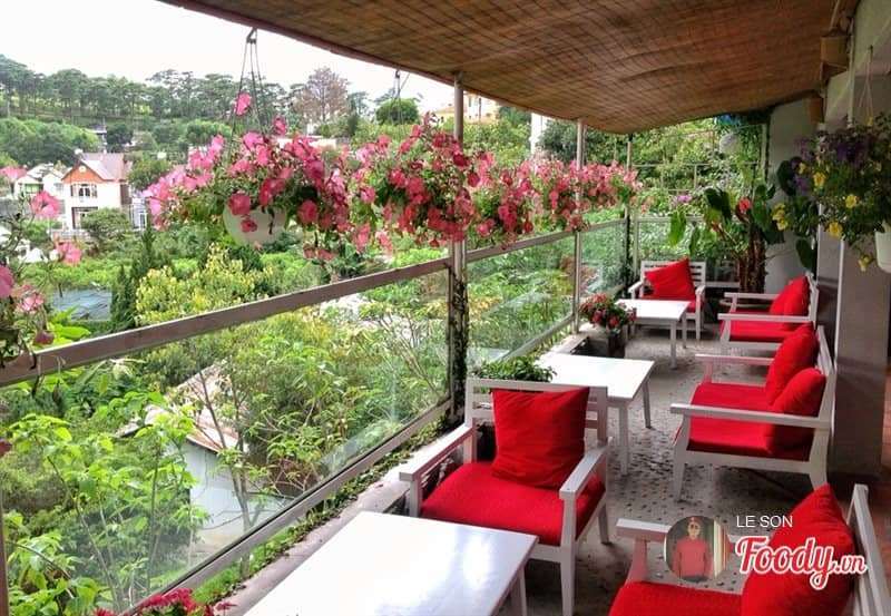 ch&egrave;o thuyền vượt ghềnh th&aacute;c tr&ecirc;n s&ocirc;ng tại Đ&agrave; Lạt