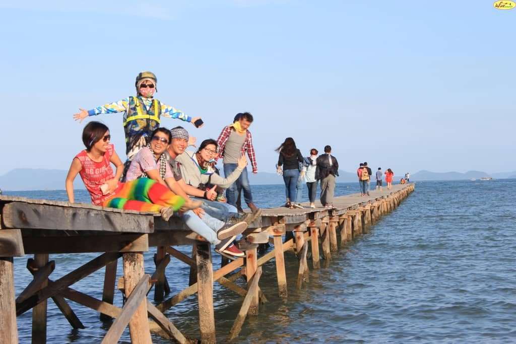 chèo thuyền vượt ghềnh thác trên sông chèo thuyền vượt ghềnh thác trên sông